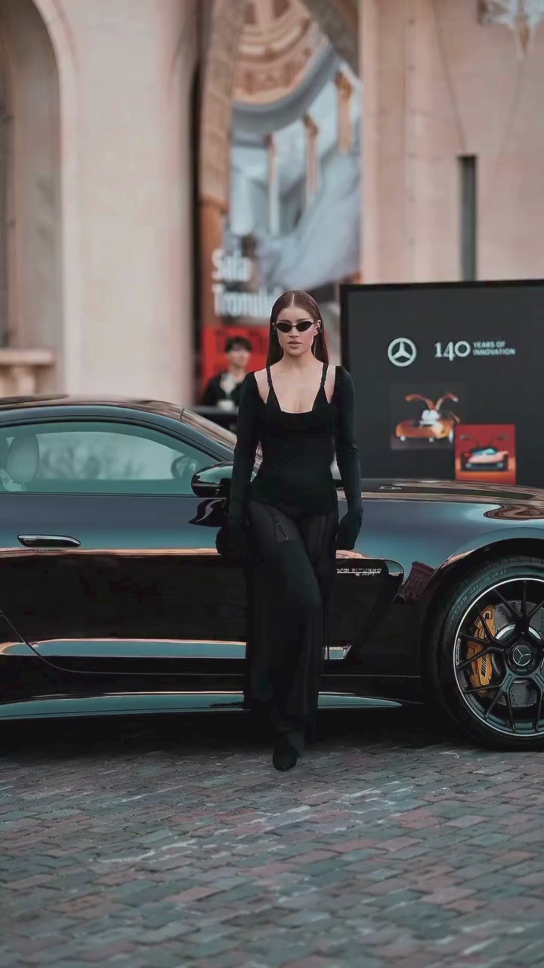 RETRO FUTURE | Modă, Beauty și Atitudine